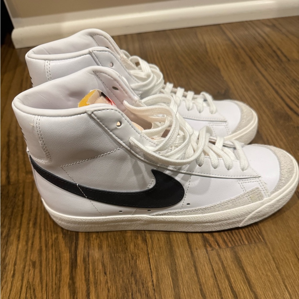 Nike size 8 Blazer women’s